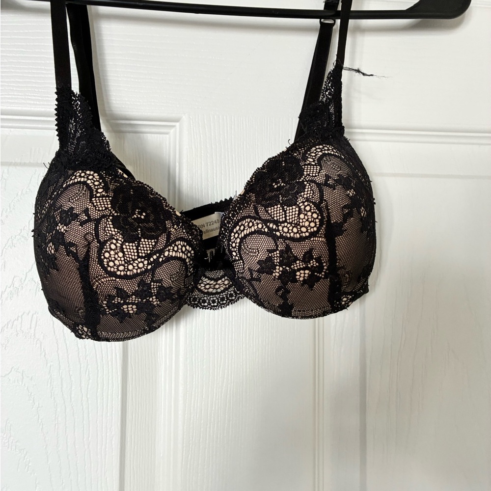 Chic Black Lace Underwire Bra
